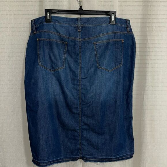 Chicos 2.5/M-L Blue Lightweight Denim Cotton/Lyocell Zip Front Fringe Hem Skirt - Picture 2 of 16